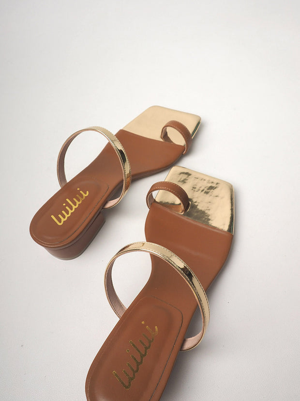 UMA low heel toe-loop sandals