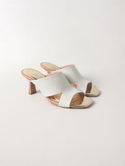 PALOMA slides on lacquered heels